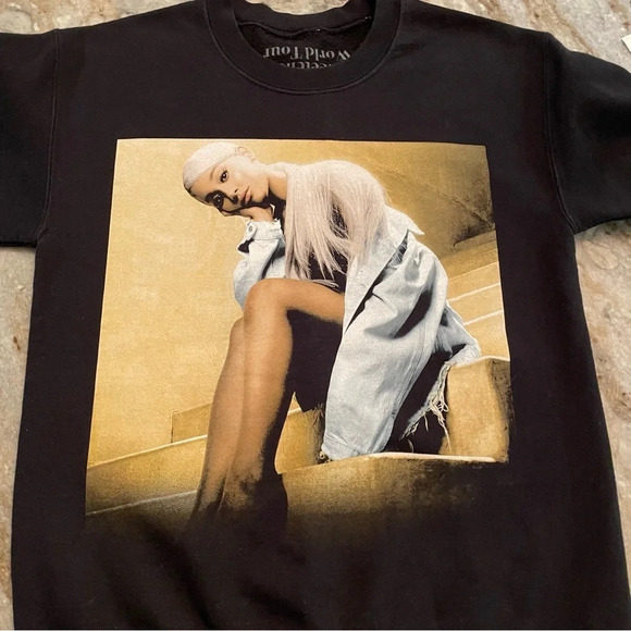 Ariana Grande Sweetener World Tour Crewneck Sweatshirt Small - Picture 3 of 9